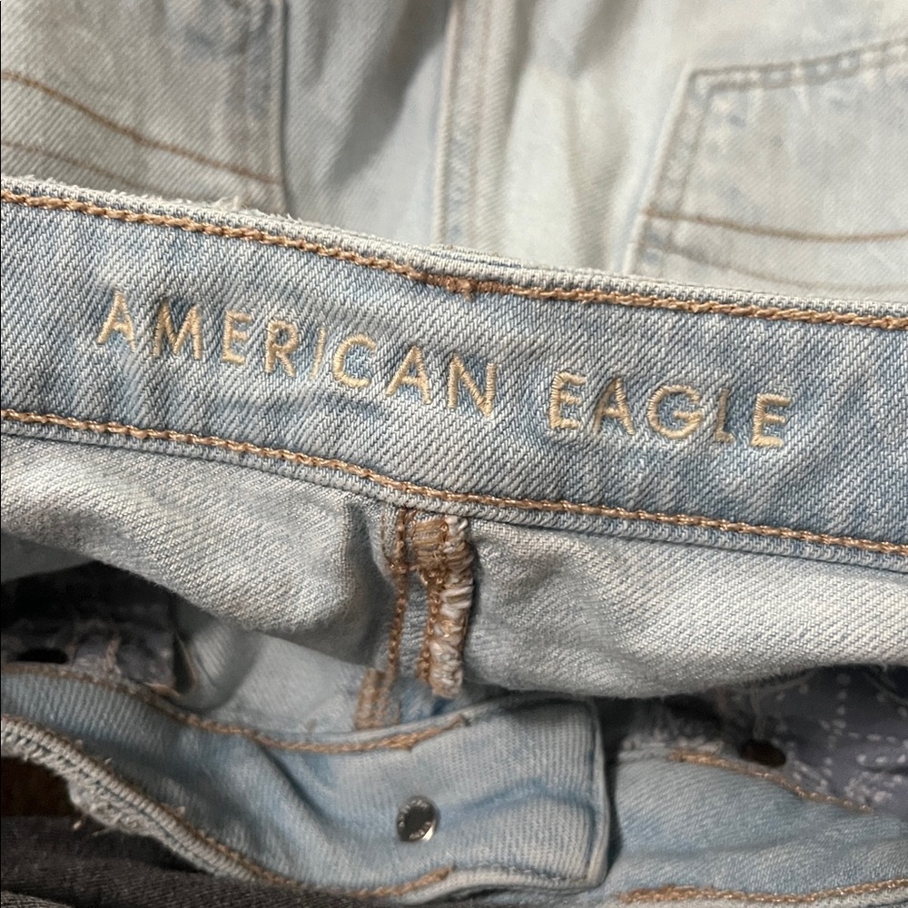 2 pair distressed ripped American Eagle jeans light blue,dark blue - Picture 6 of 7